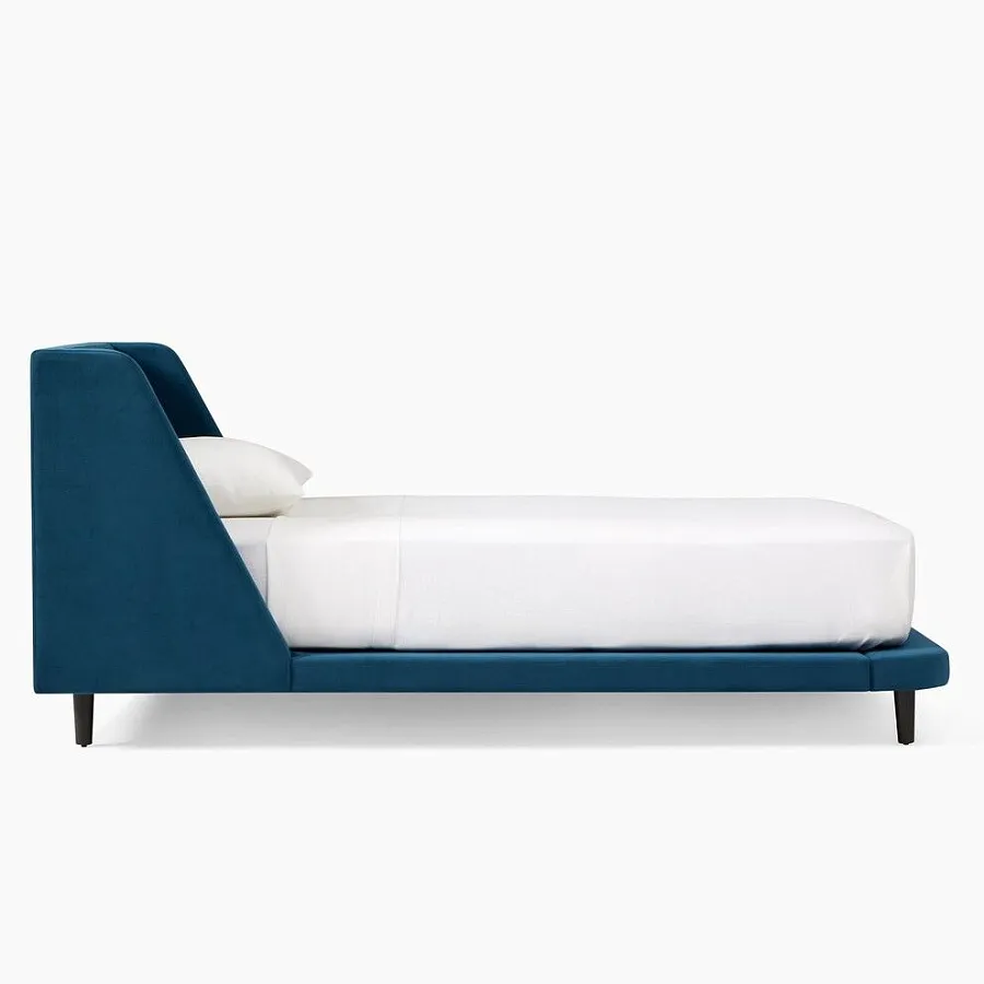 Купить Кровать двуспальная с ушками Mod Wingback по цене 88 500  руб.