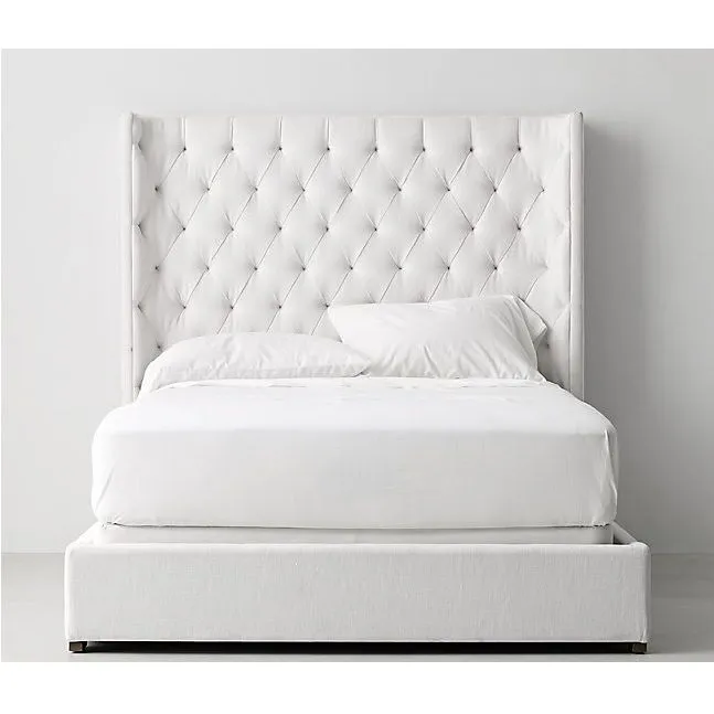 Купить Кровать с высоким изголовьем Zadie Tufted по цене 122 900  руб.
